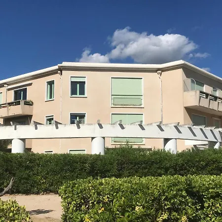 Blue Summer Vibes For 4p, Ac, Parking, Beachfront, Access -5 Apartment